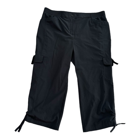Women’s Cropped Pants CHICO'S Zenergy Black Cargo Pull Hem Quick Dry Capri Pants - Picture 1 of 5